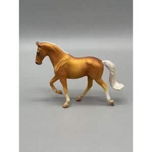 CollectA Walking Horse Toy Figurine READ DESCRIPTION